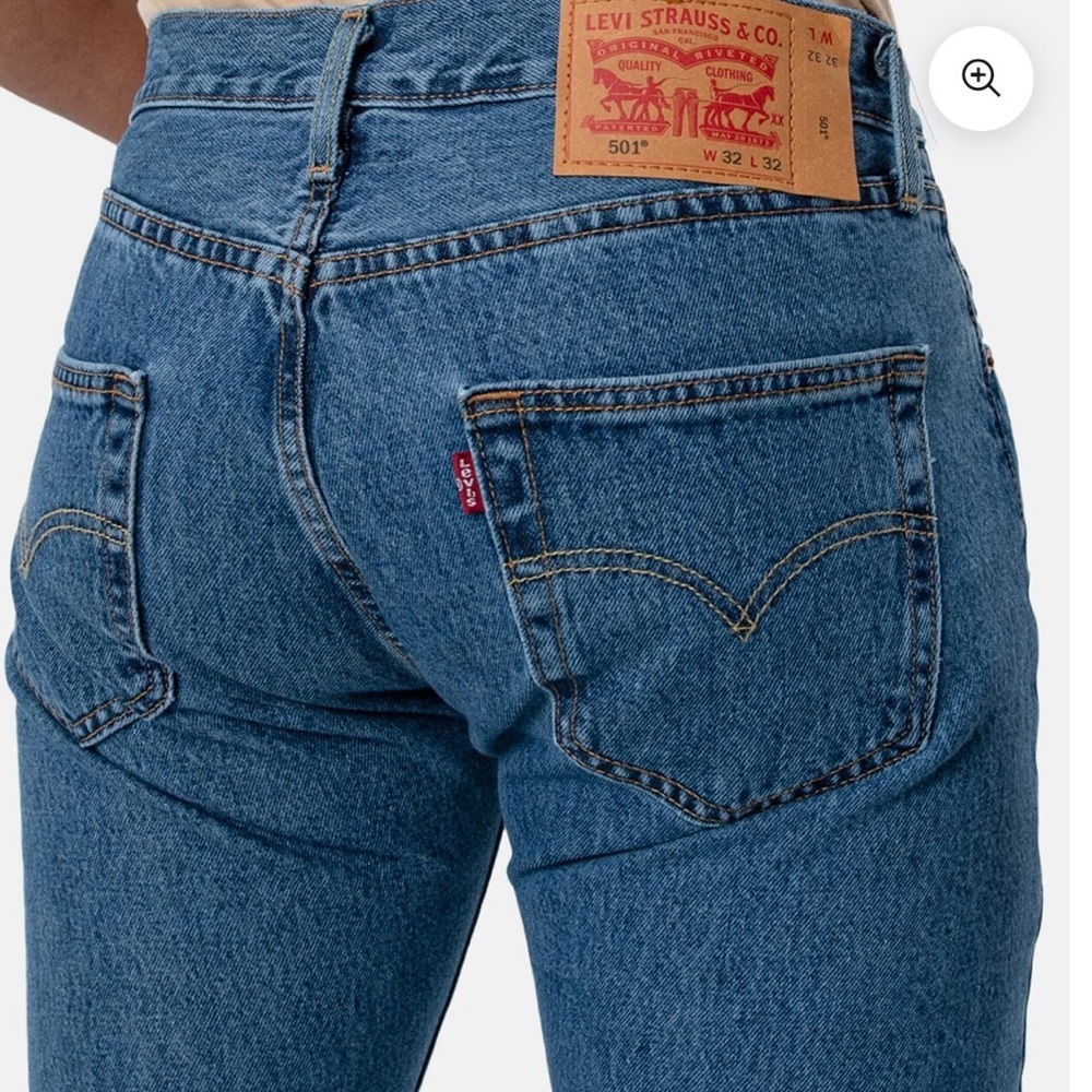 Levi's 501 Original Medium Stonewash
Jeans - Picture 3 of 15